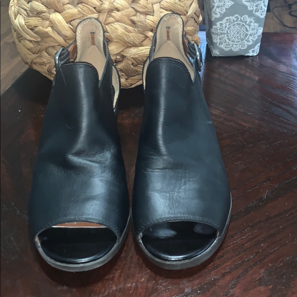 Lucky Brand black leather peep toe stacked heel - Picture 2 of 5